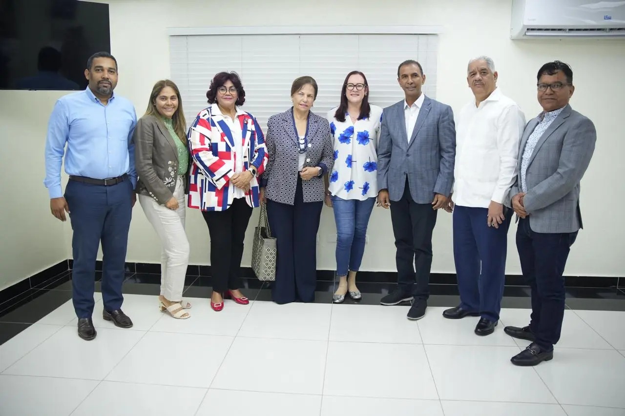 Domingo Contreras y Janet Camilo reciben apoyo del Frente Médico del PRD